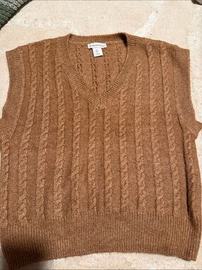 cupcakes & cashmere Cable Knit V-Neck Sweater Vest - Camel